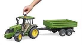 BRUDER TRATTORE 'JOHN DEERE' C/RIMORCHIO 585x267  4 £          SCATOLA-M